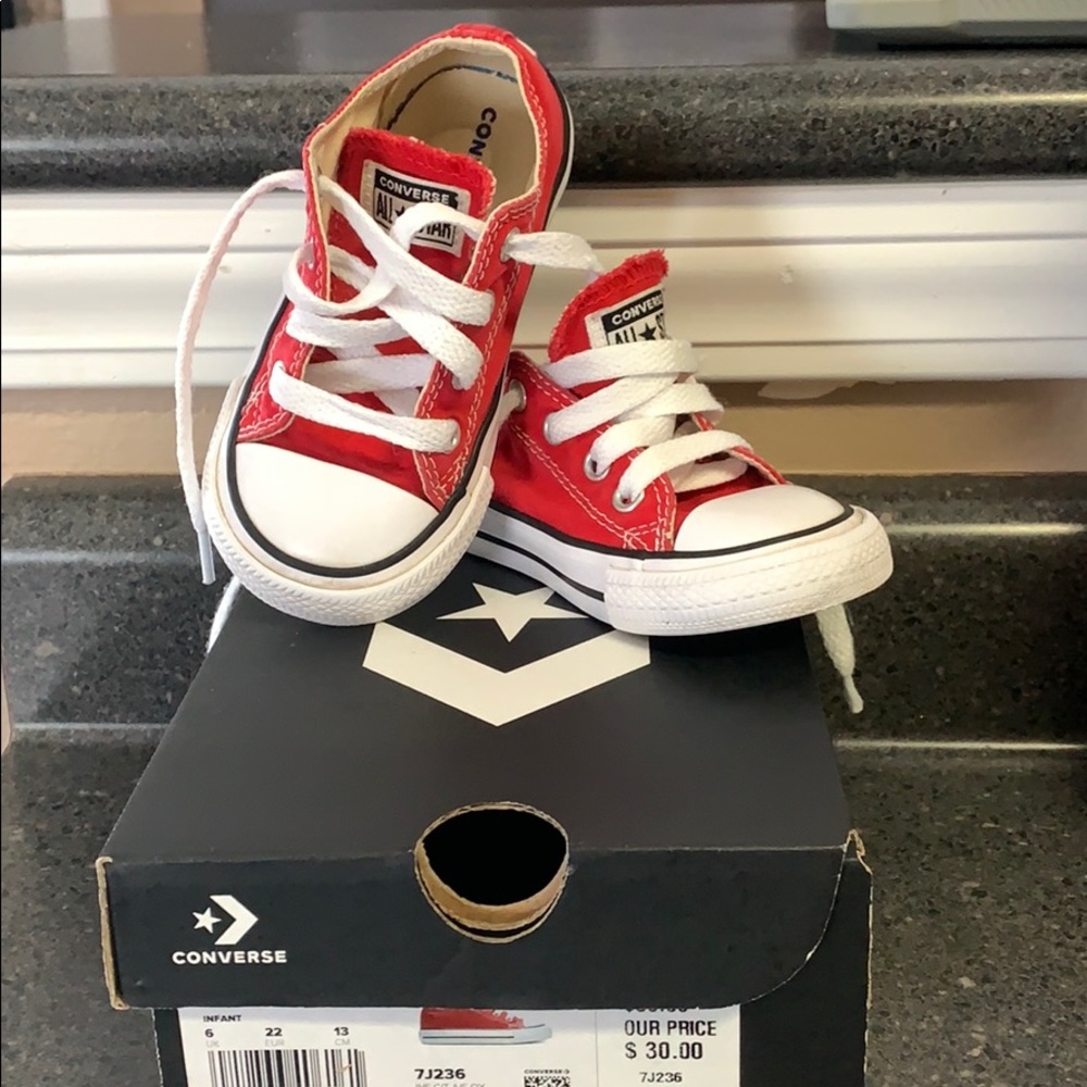 Red toddler all star ⭐️ converse size 6